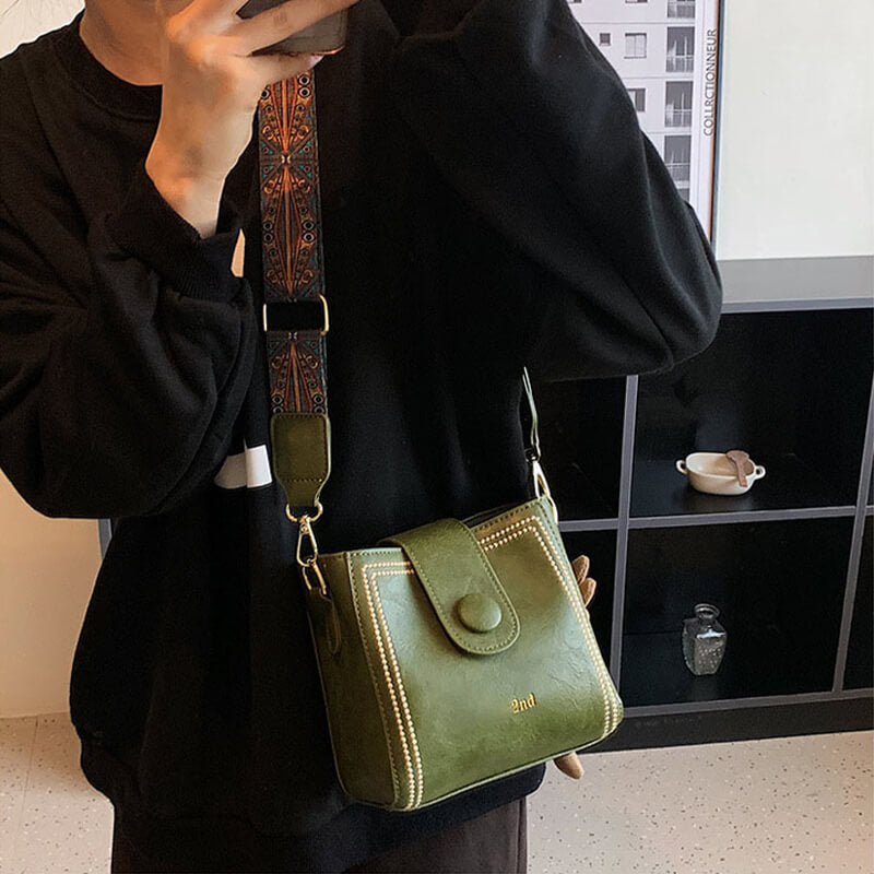 đ
JoulualennusmyyntiđVintage muoti laukku sÀÀdettĂ€vĂ€llĂ€ leveĂ€llĂ€ olkahihnalla