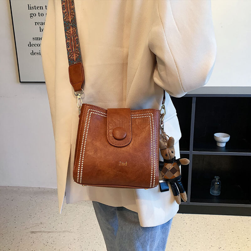 đ
JoulualennusmyyntiđVintage muoti laukku sÀÀdettĂ€vĂ€llĂ€ leveĂ€llĂ€ olkahihnalla