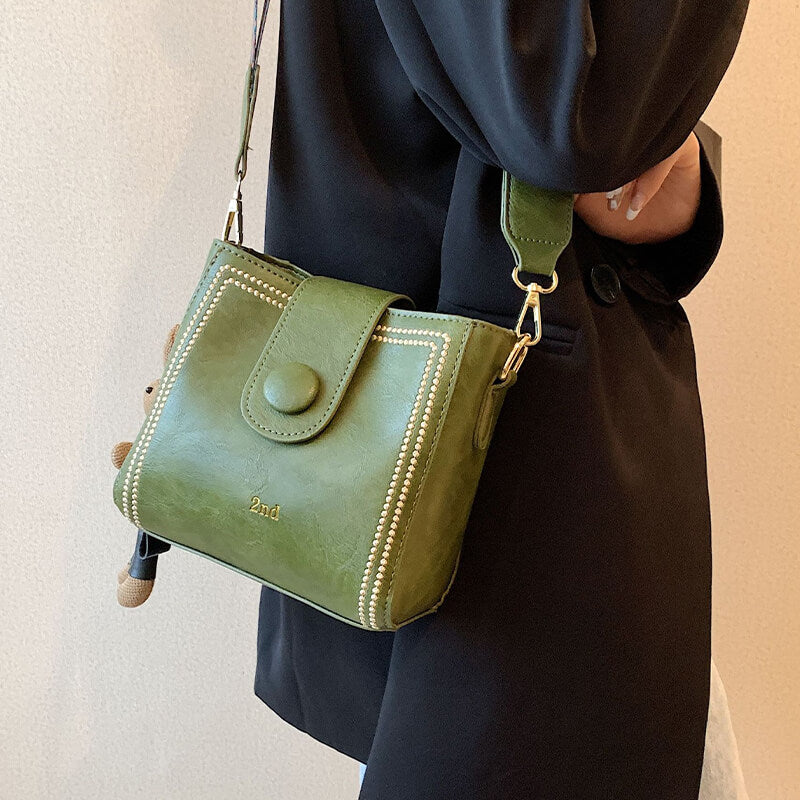 đ
JoulualennusmyyntiđVintage muoti laukku sÀÀdettĂ€vĂ€llĂ€ leveĂ€llĂ€ olkahihnalla