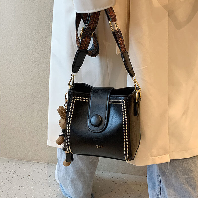 đ
JoulualennusmyyntiđVintage muoti laukku sÀÀdettĂ€vĂ€llĂ€ leveĂ€llĂ€ olkahihnalla