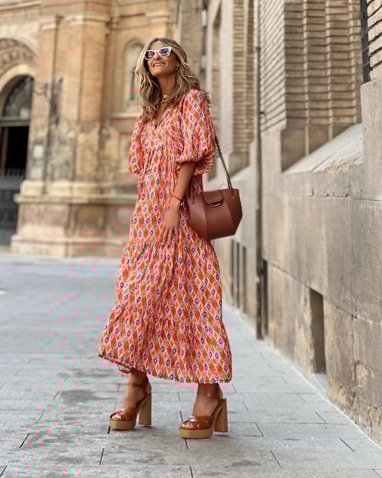 Naisten elegantti boho-mekko puhvihihoilla ja kukkaprintillä