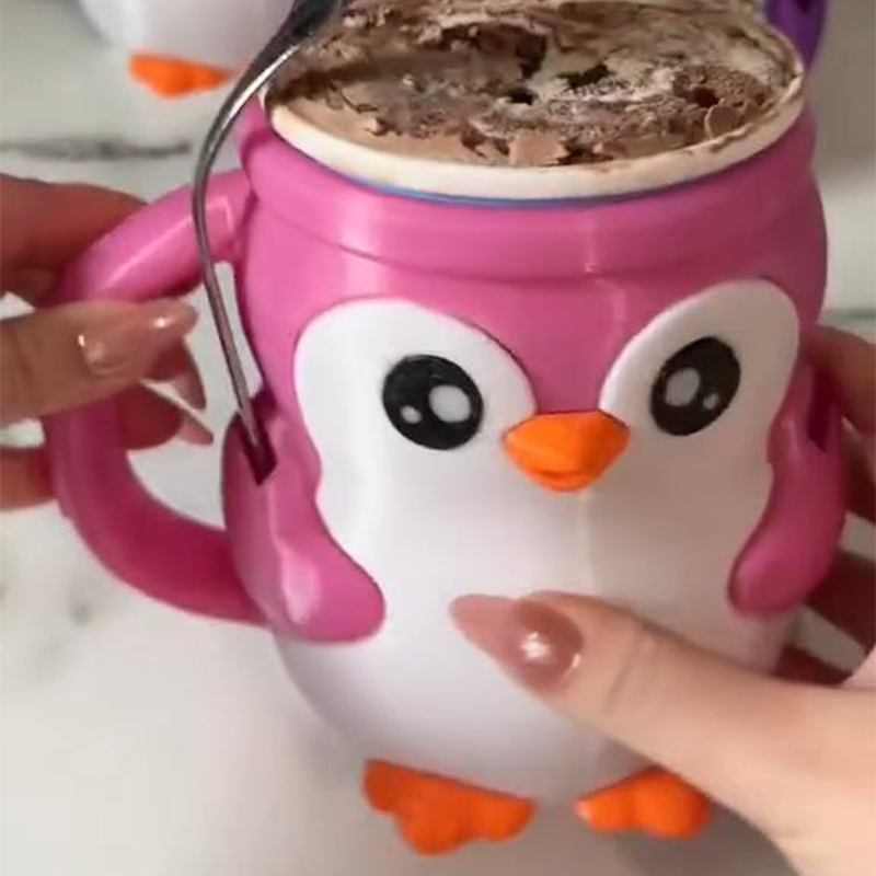 Söpö pingviini jäätelöpikarin pidike