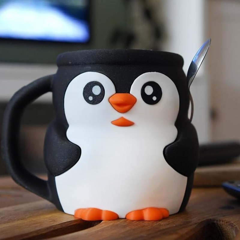 Söpö pingviini jäätelöpikarin pidike