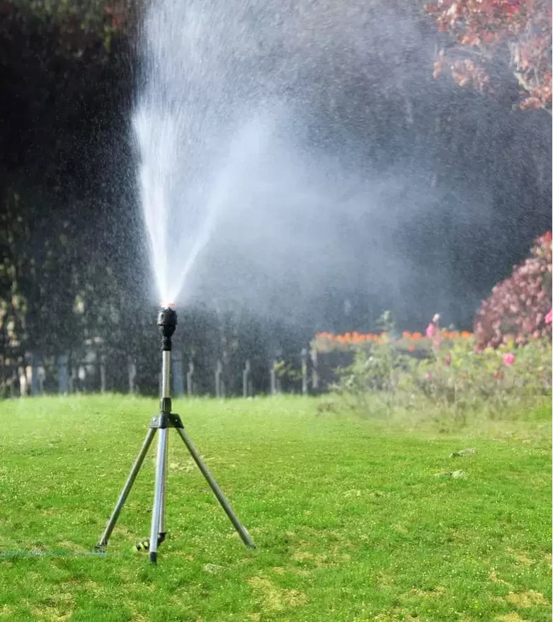 Ruostumattomasta teräksestä valmistettu pyörivä kastelu kolmijalka Teleskooppinen tukisprinkleri