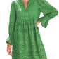 Broderie Anglaise -mekko juhliin A-linjaisella leikkauksella, V-kaula-aukolla ja röyhelöillä