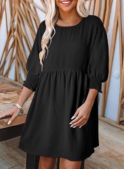 Mekko, jossa on 3/4 hihat ja pyöreä kaula-aukko