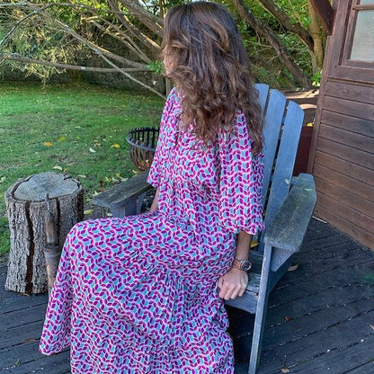 Naisten elegantti boho-mekko puhvihihoilla ja kukkaprintillä