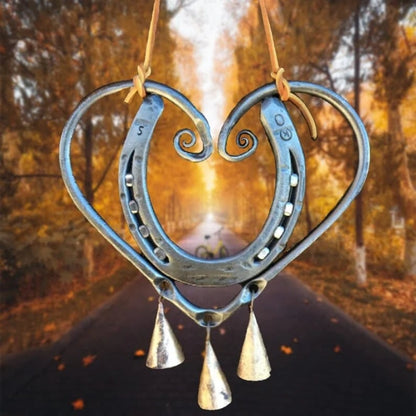 🔥2024 UUDEN VUODEN ALE💖Käsintehty Lucky Love Tuulikello teräsnauloilla