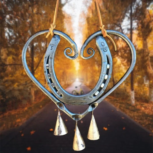 🔥2024 UUDEN VUODEN ALE💖Käsintehty Lucky Love Tuulikello teräsnauloilla