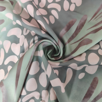 Tyylikäs pitkä painokuvioitu mekko