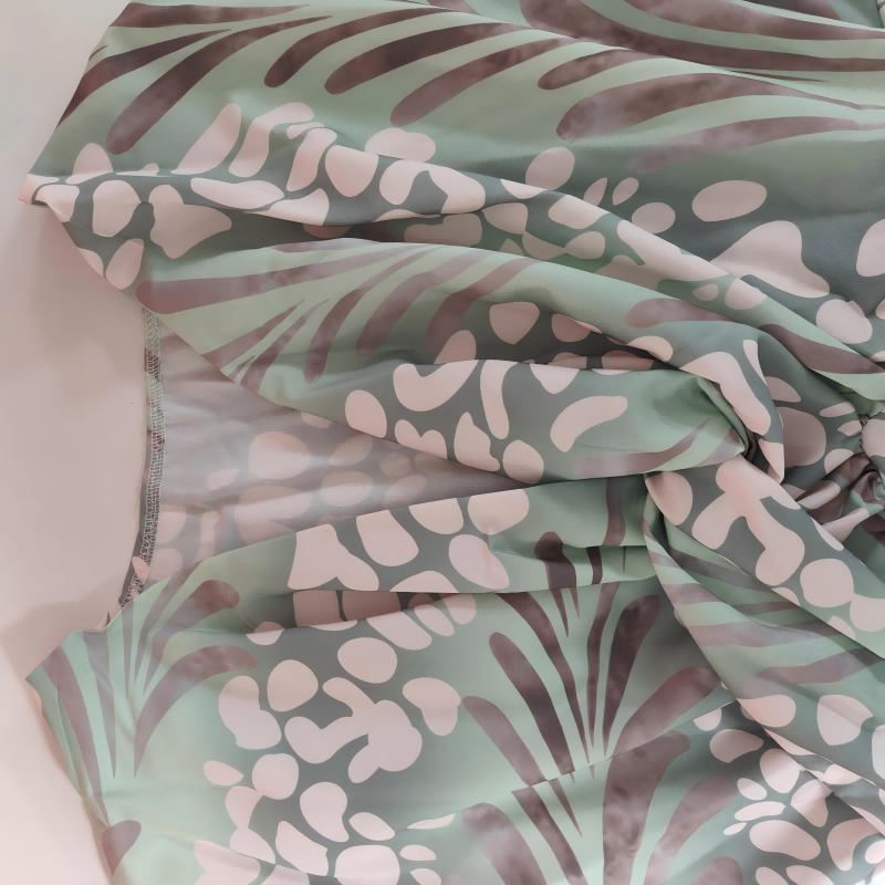 Tyylikäs pitkä painokuvioitu mekko