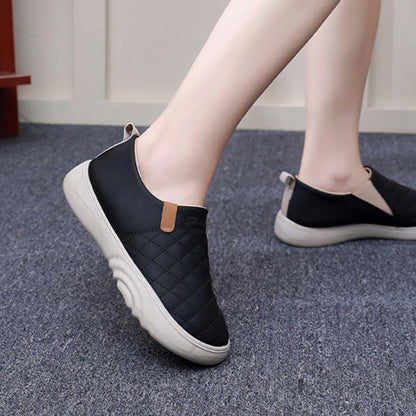 Naisten rennot pyöreäkärkiset slip-on-kengät